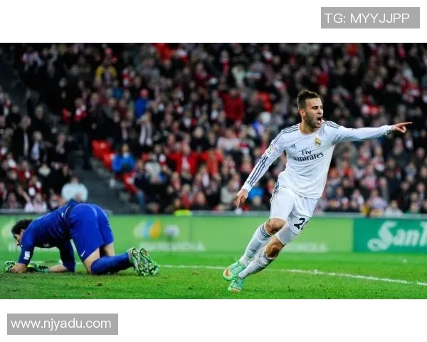 哈维西蒙斯：年轻天才在足球场上的崛起与未来展望