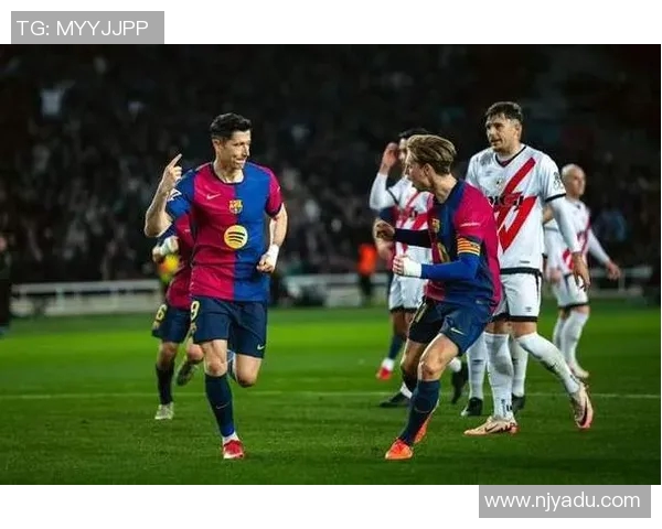 巴萨与巴伦西亚激战正酣比分悬念不断引发球迷热议