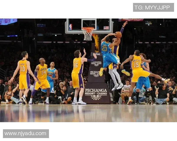 湖人对阵黄蜂精彩比赛录像回放国语解说全程分析与精彩瞬间回顾 湖人对阵黄蜂精彩比赛录像回放国语解说全程分析与精彩瞬间回顾