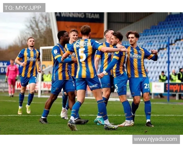 牛津联与什鲁斯的激烈对决揭示英甲联赛的竞争魅力与球队实力较量