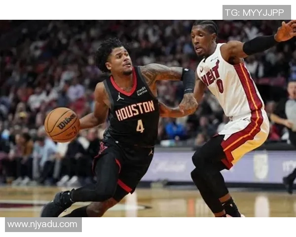 热火与魔术常规赛激战回顾球队表现与关键时刻分析